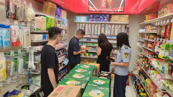 购买、售卖蚊香和樟脑丸认准这个证号！龙山镇开展联合执法检查为